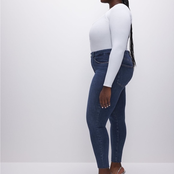 Good American Good Waist Crop 16 - Picture 4 of 16